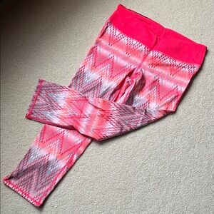 NWOT Gap pink chevron print Capri leggings
